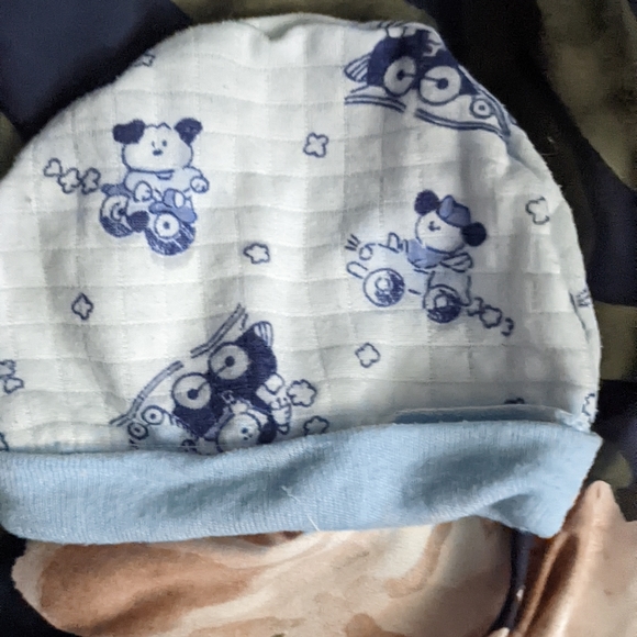 Sweet Treasures Vintage footed pajamas w/matching hat - Picture 5 of 5